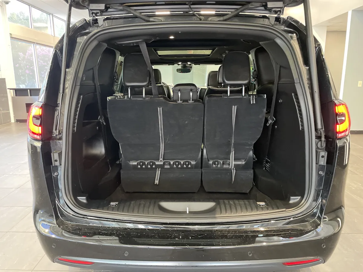 2025 Chrysler Pacifica Limited thumbnail 35