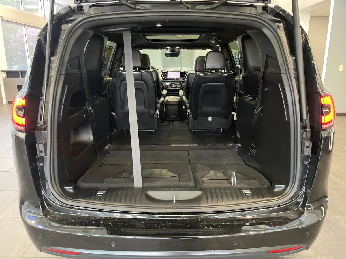2025 Chrysler Pacifica Limited thumbnail 36