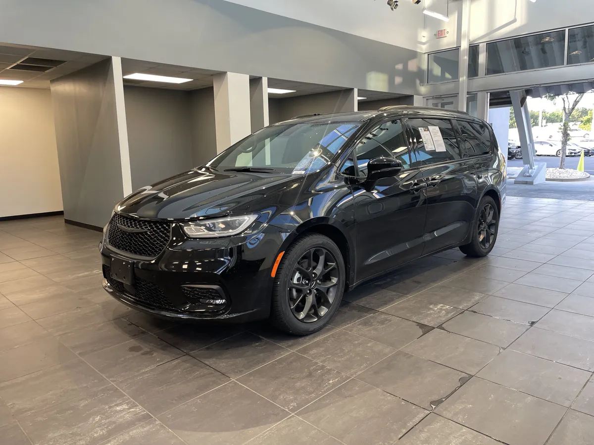 2025 Chrysler Pacifica Limited thumbnail 5