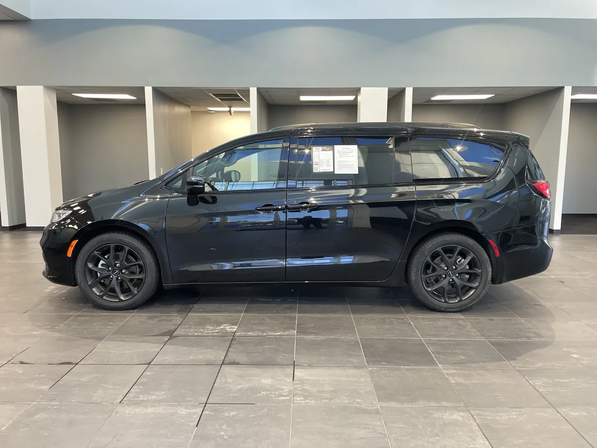 2025 Chrysler Pacifica Limited thumbnail 6