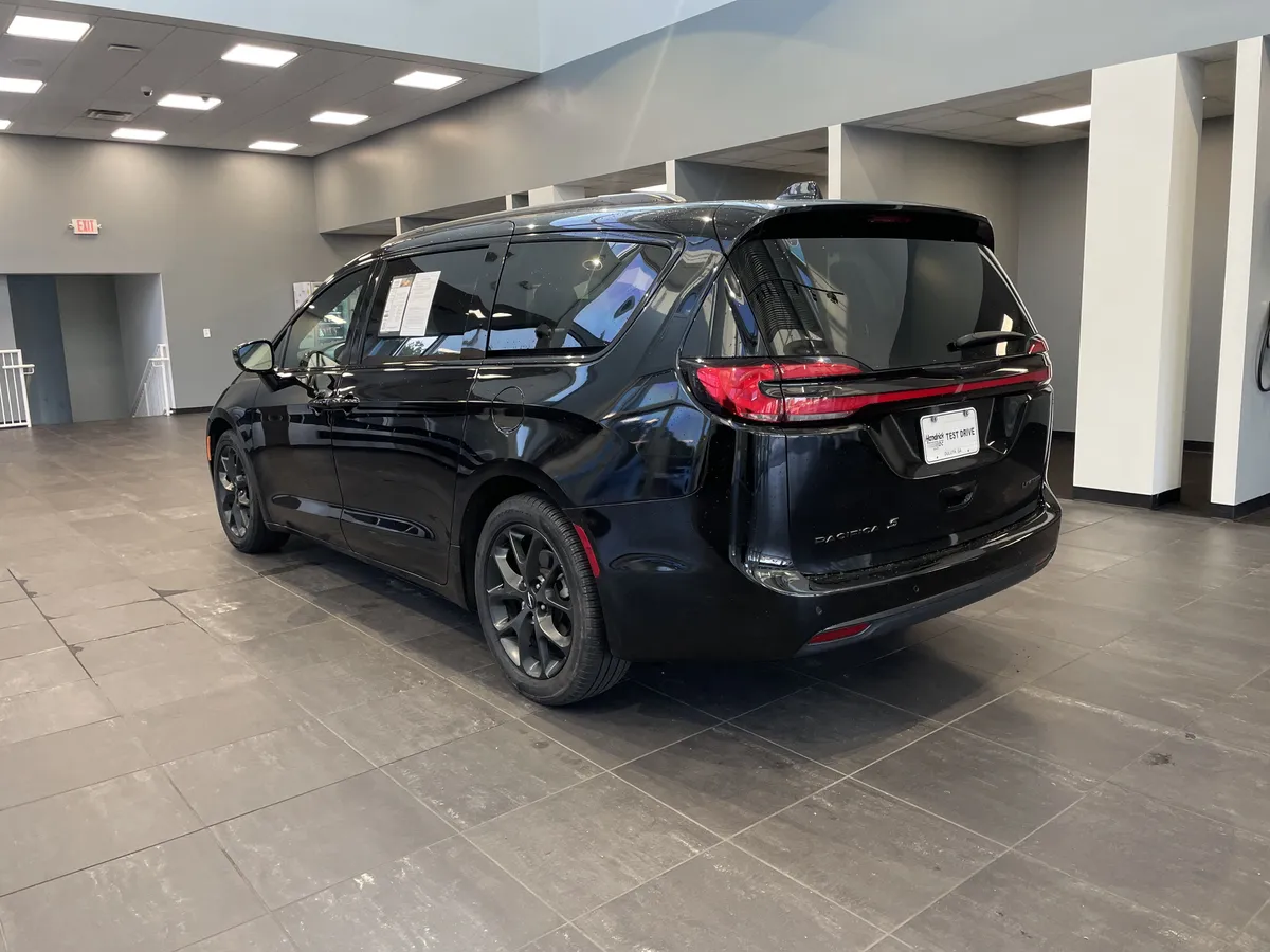 2025 Chrysler Pacifica Limited thumbnail 7