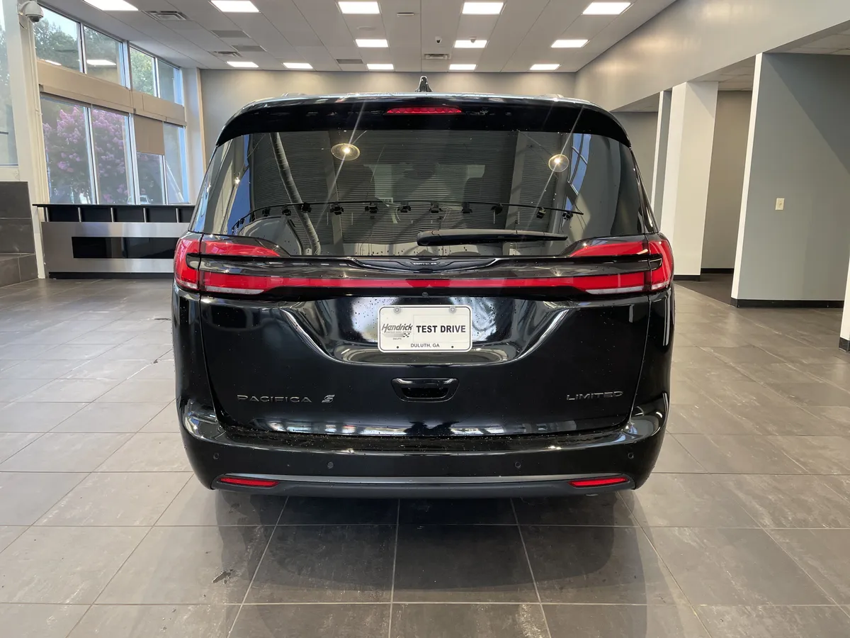 2025 Chrysler Pacifica Limited thumbnail 8
