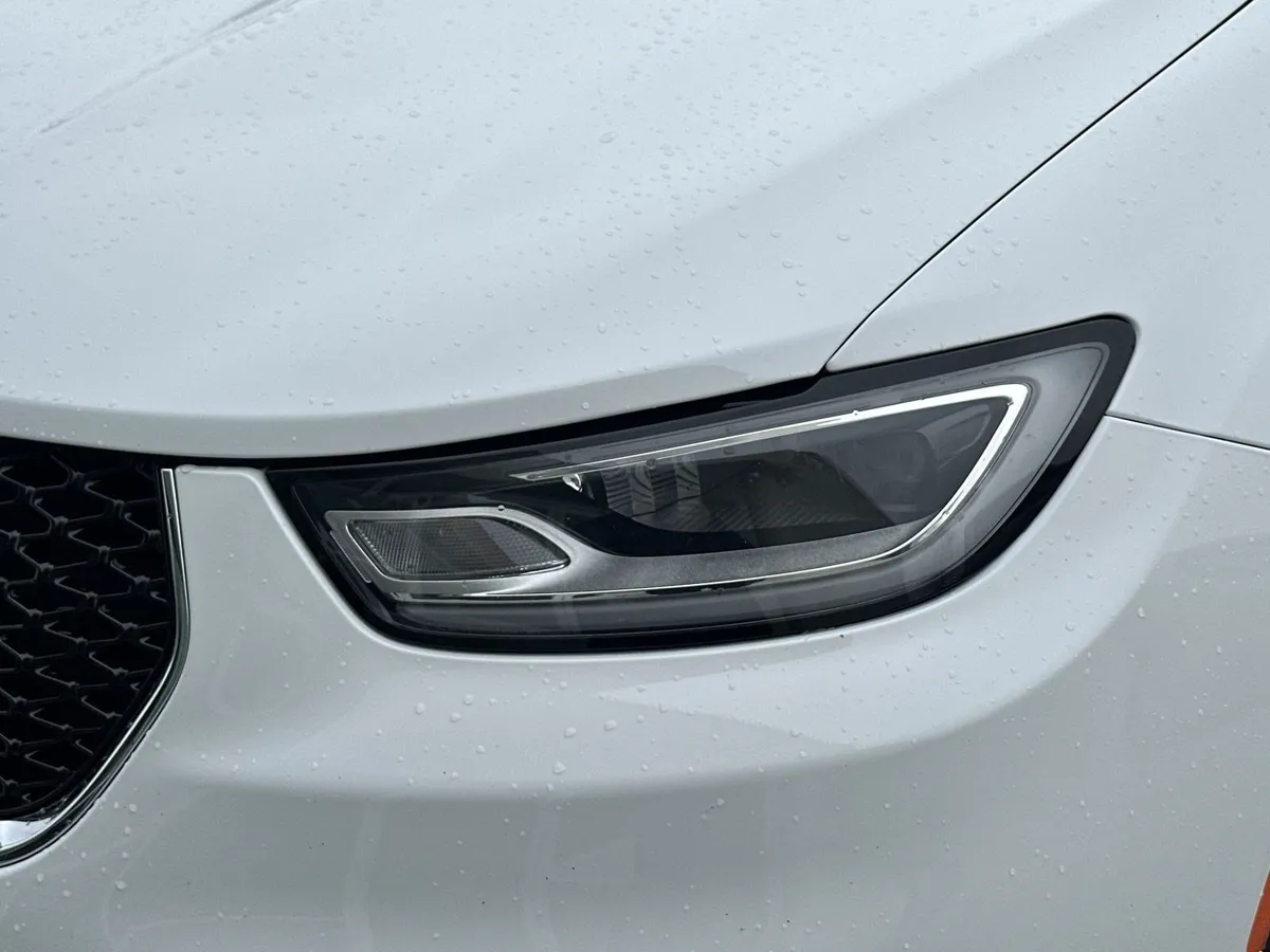 2025 Chrysler Pacifica Select thumbnail 11