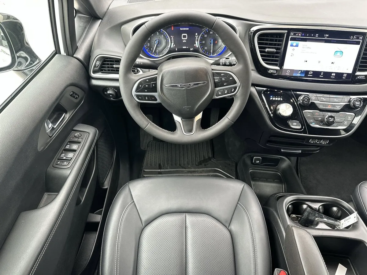 2025 Chrysler Pacifica Select thumbnail 17