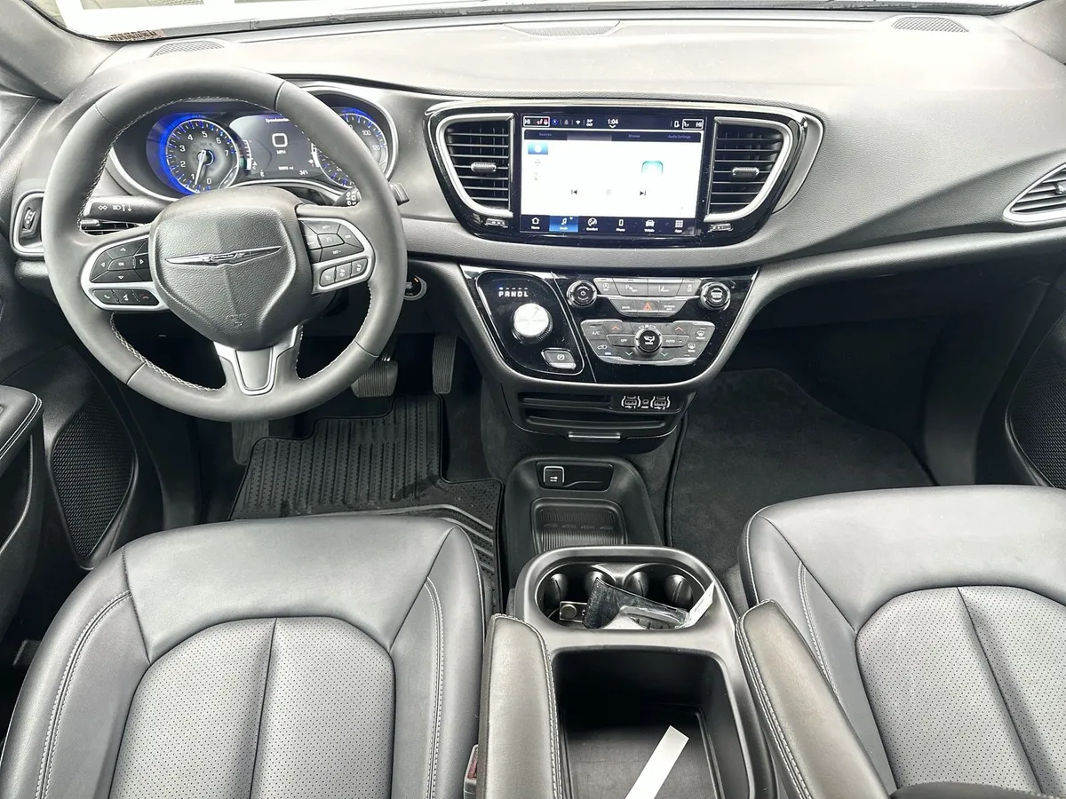 2025 Chrysler Pacifica Select thumbnail 18