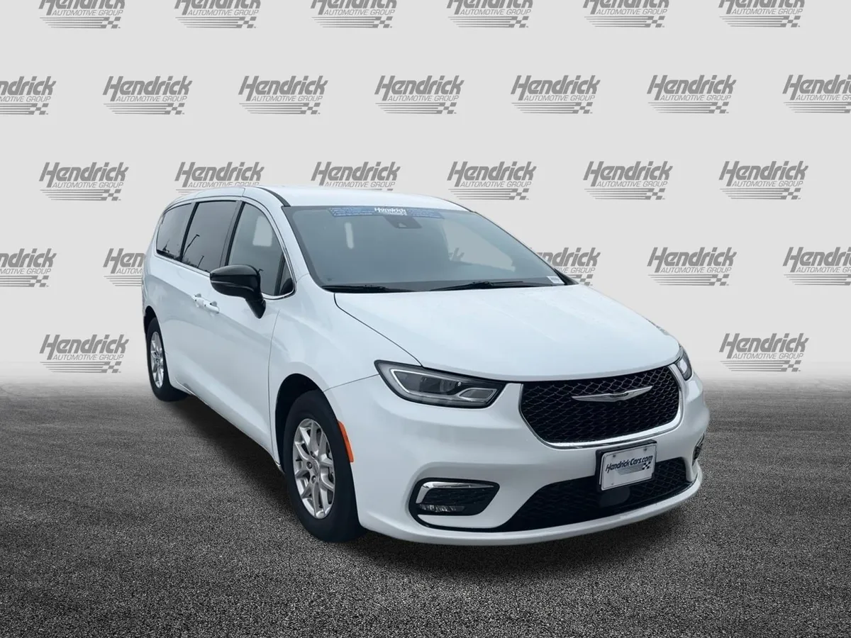 2025 Chrysler Pacifica Select thumbnail 2