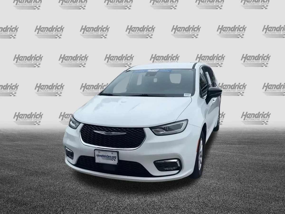 2025 Chrysler Pacifica Select thumbnail 3