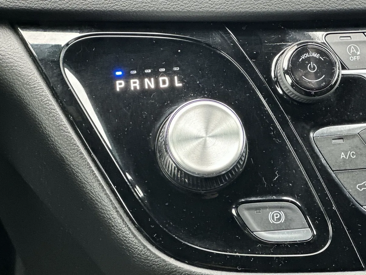 2025 Chrysler Pacifica Select thumbnail 30