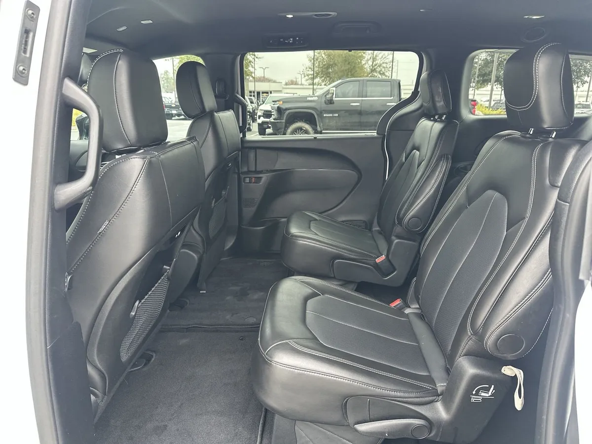 2025 Chrysler Pacifica Select thumbnail 31