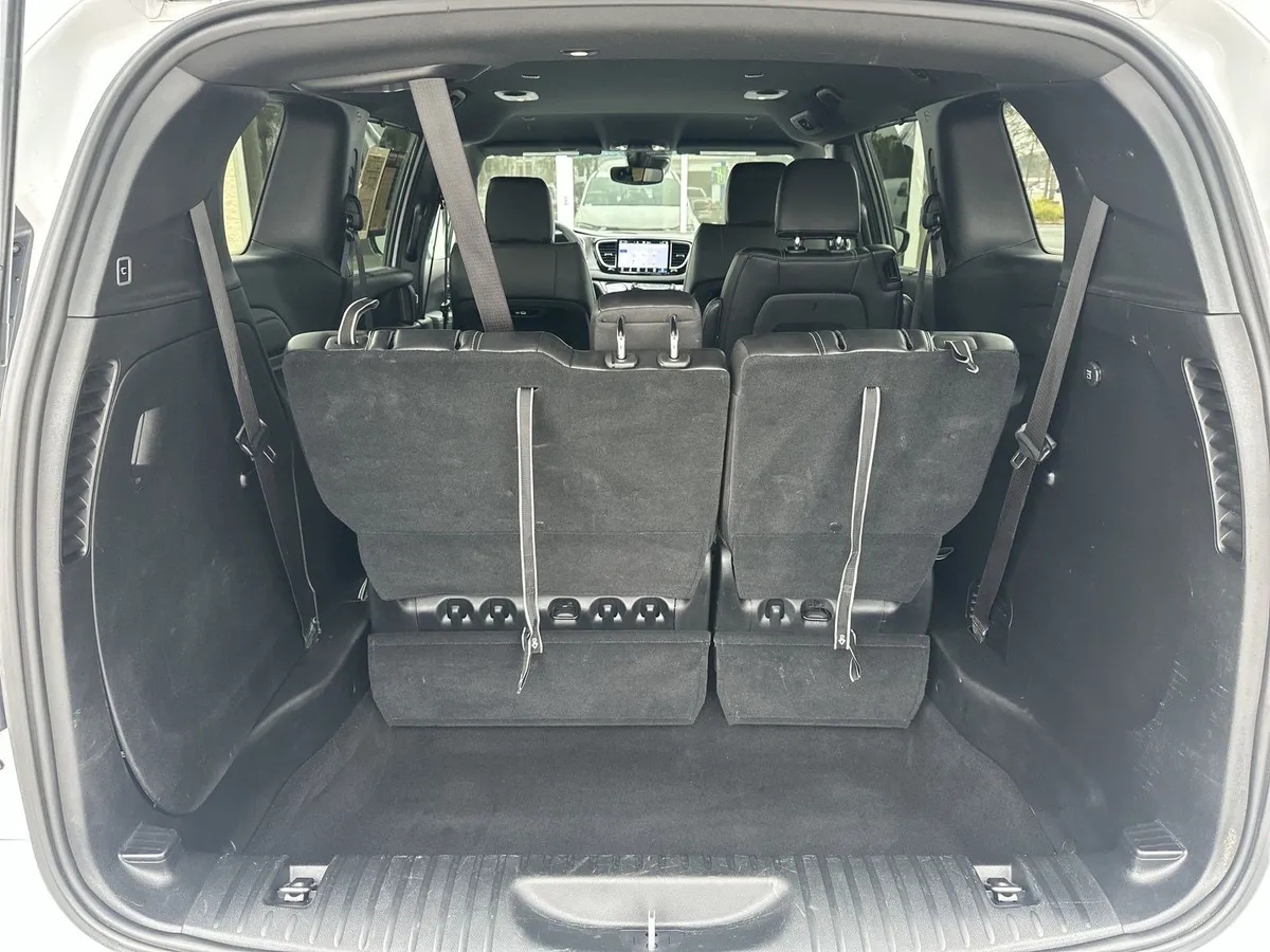 2025 Chrysler Pacifica Select thumbnail 33