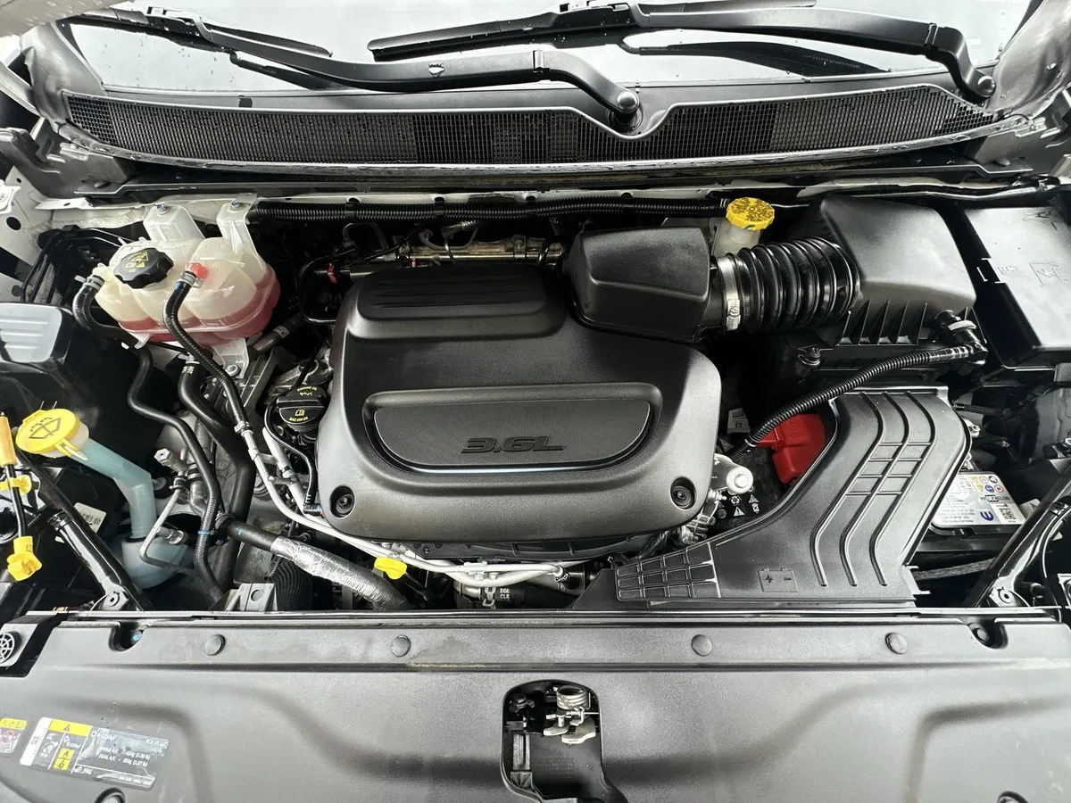 2025 Chrysler Pacifica Select thumbnail 34