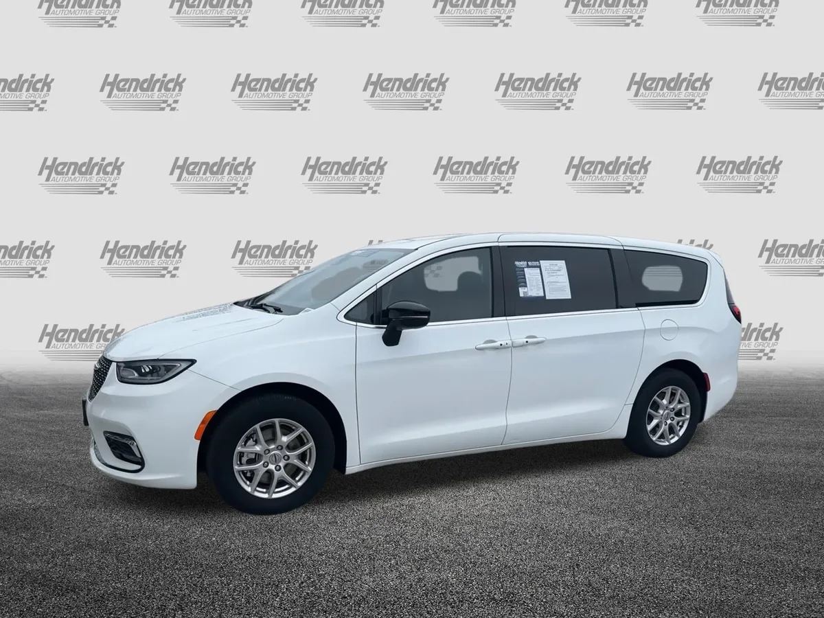 2025 Chrysler Pacifica Select thumbnail 5