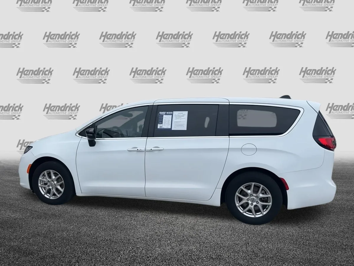 2025 Chrysler Pacifica Select thumbnail 6