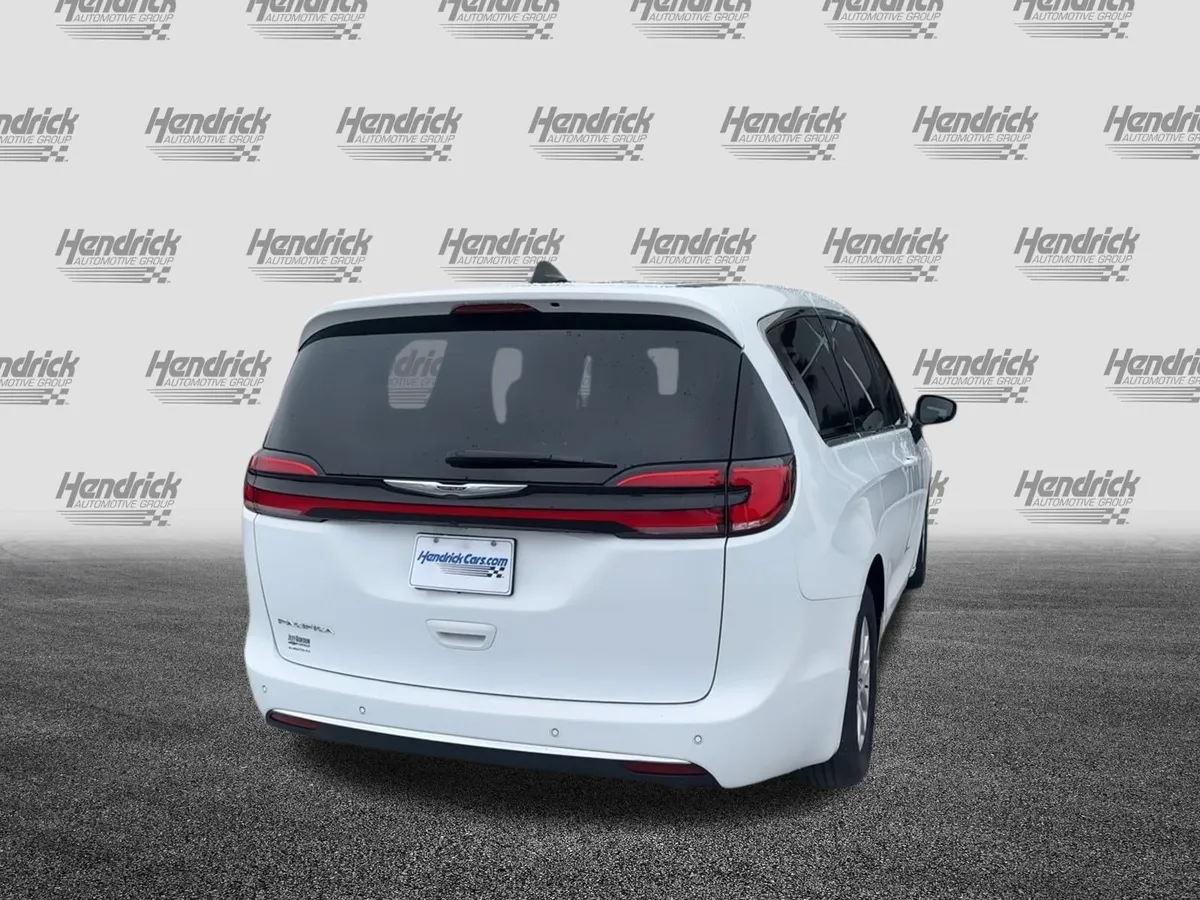 2025 Chrysler Pacifica Select thumbnail 8