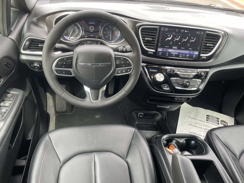2025 Chrysler Pacifica Select thumbnail 10