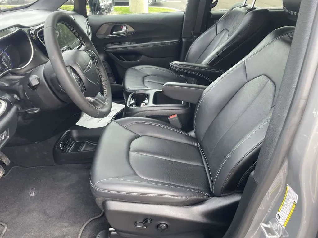 2025 Chrysler Pacifica Select thumbnail 11