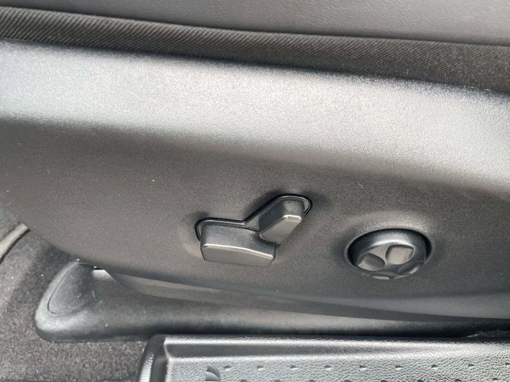 2025 Chrysler Pacifica Select thumbnail 12