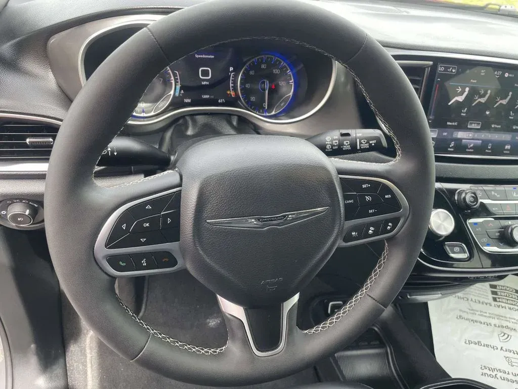 2025 Chrysler Pacifica Select thumbnail 15