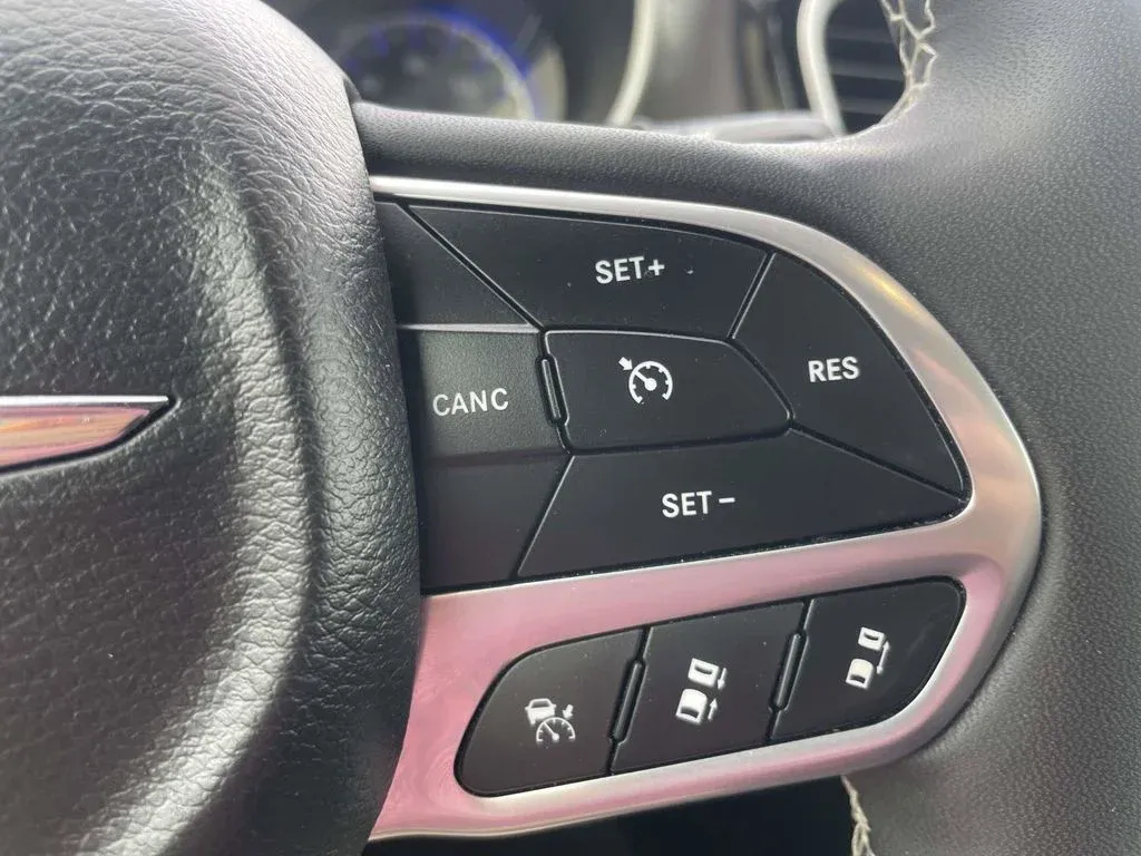 2025 Chrysler Pacifica Select thumbnail 16
