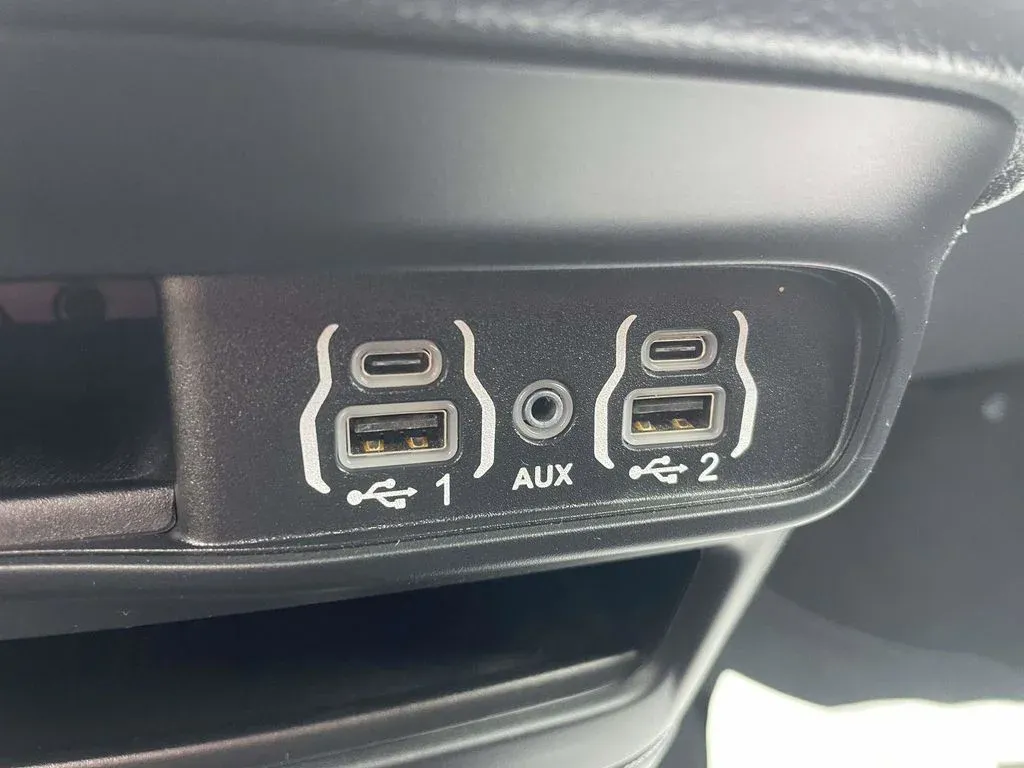 2025 Chrysler Pacifica Select thumbnail 22