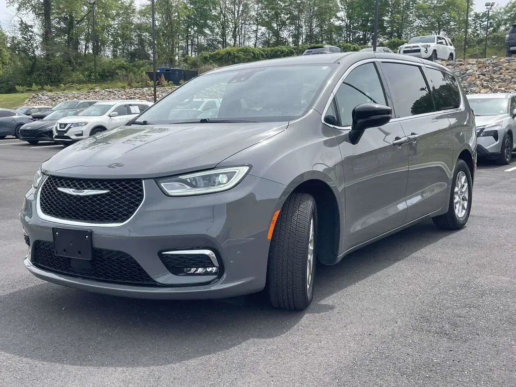 2025 Chrysler Pacifica Select thumbnail 6