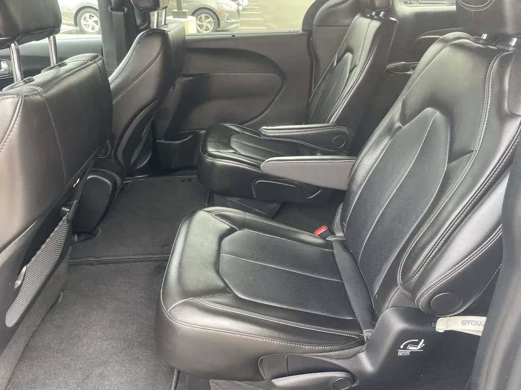 2025 Chrysler Pacifica Select thumbnail 9