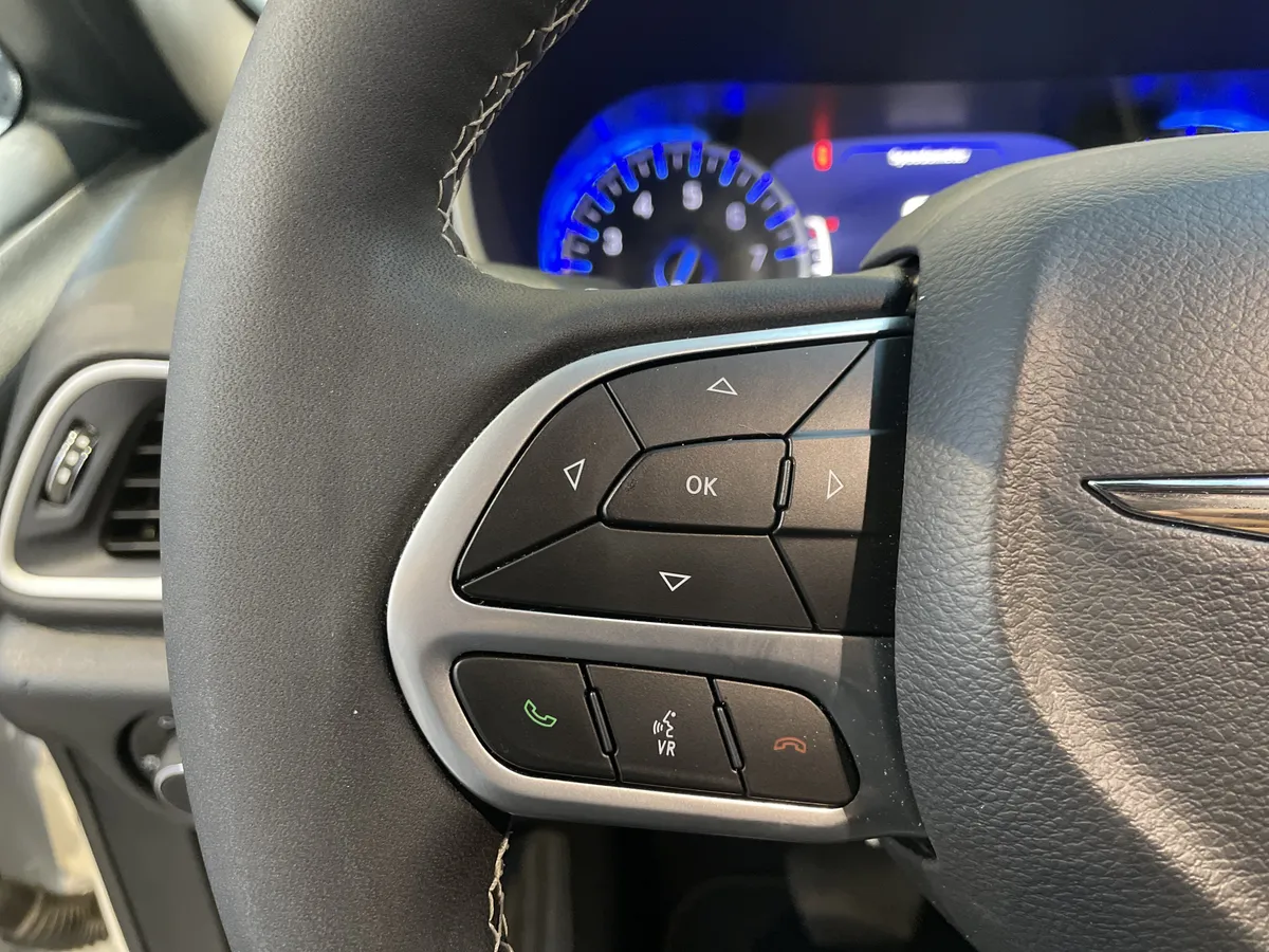 2025 Chrysler Voyager LX thumbnail 19
