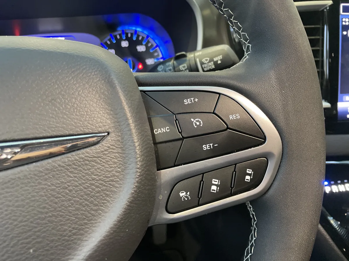 2025 Chrysler Voyager LX thumbnail 20