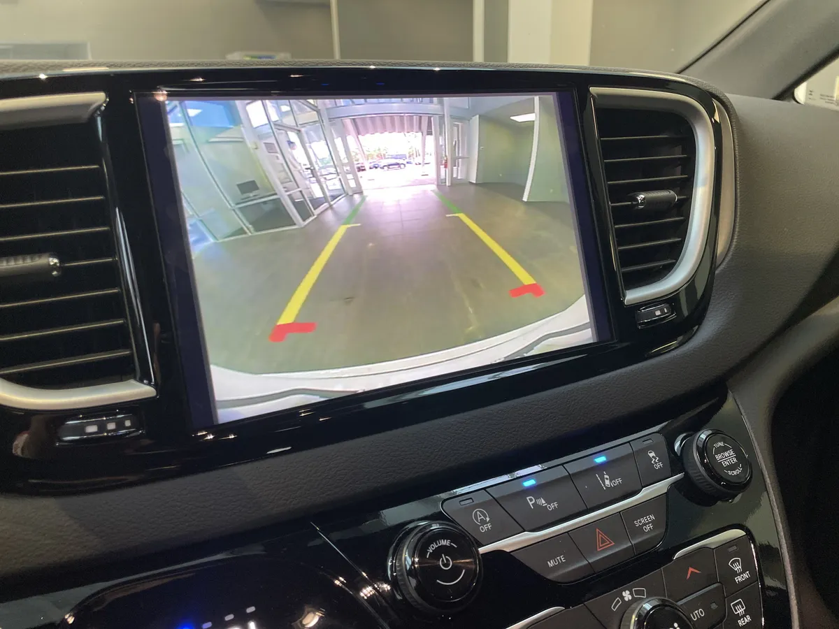 2025 Chrysler Voyager LX thumbnail 26