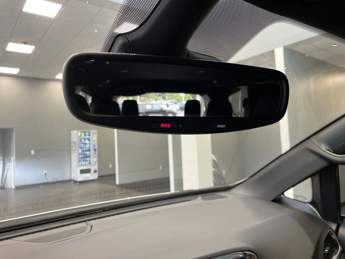 2025 Chrysler Voyager LX thumbnail 28