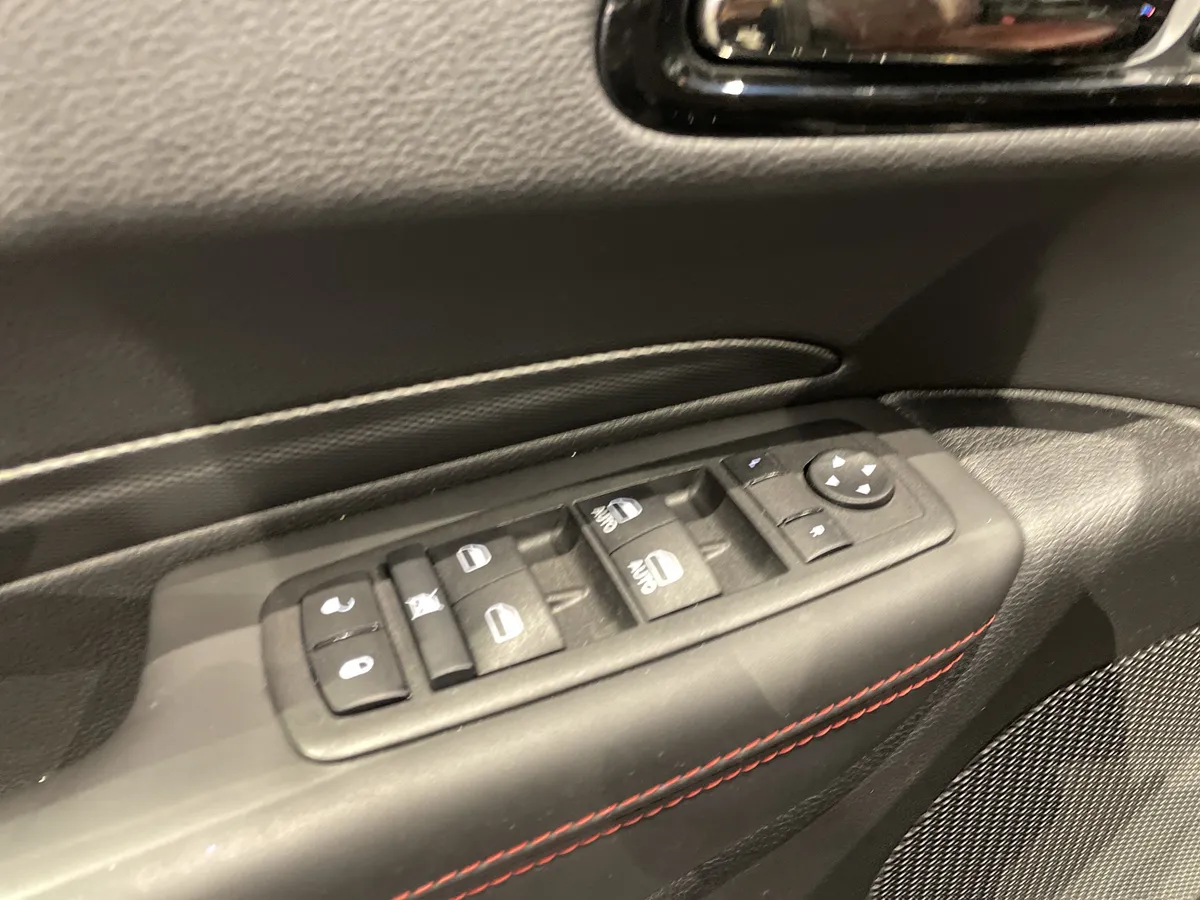 2025 Dodge Durango R/T Plus thumbnail 15