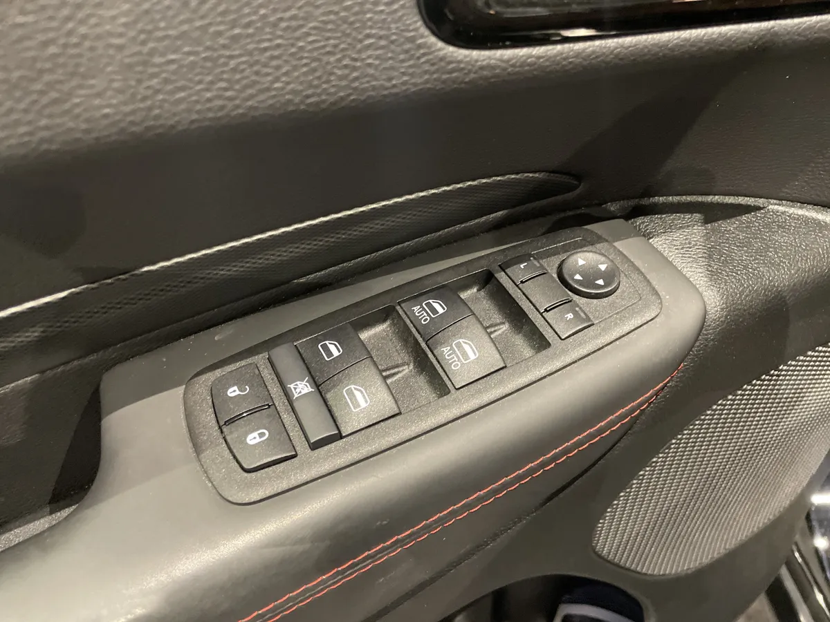 2025 Dodge Durango R/T Plus thumbnail 15