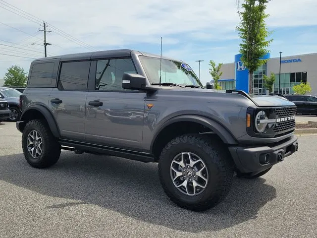 2025 Ford Bronco Badlands thumbnail 3