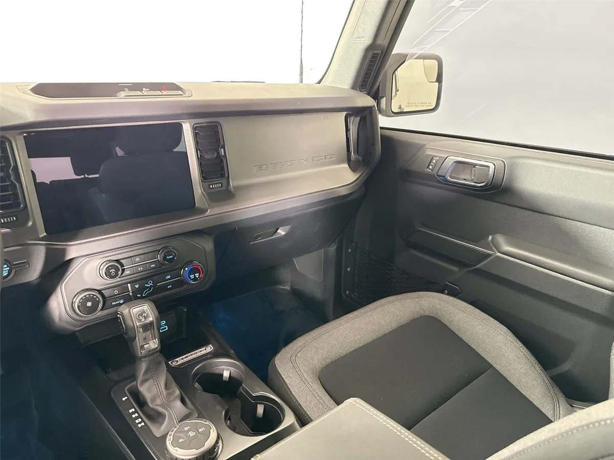 2025 Ford Bronco Base thumbnail 28
