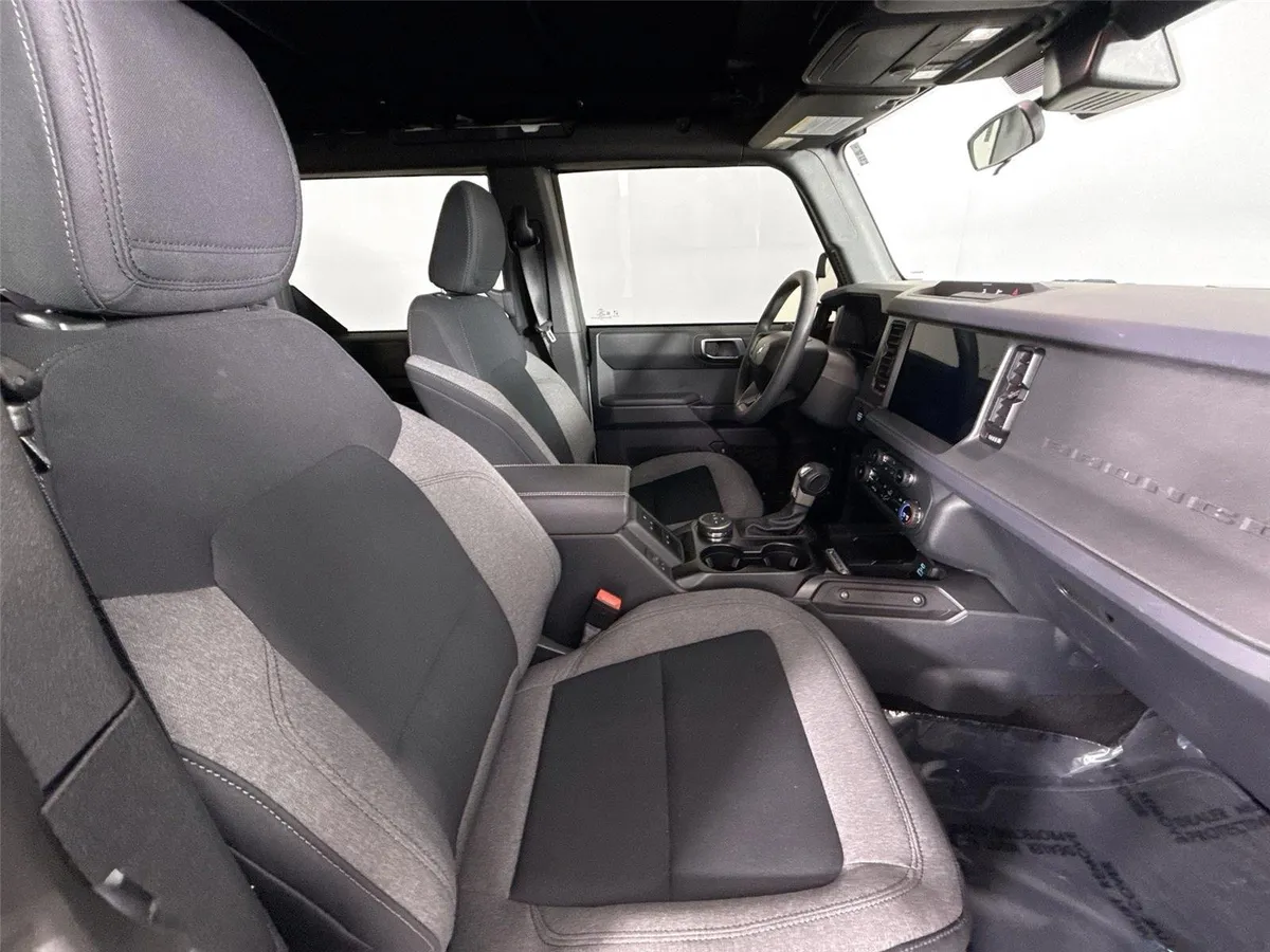 2025 Ford Bronco Base thumbnail 36