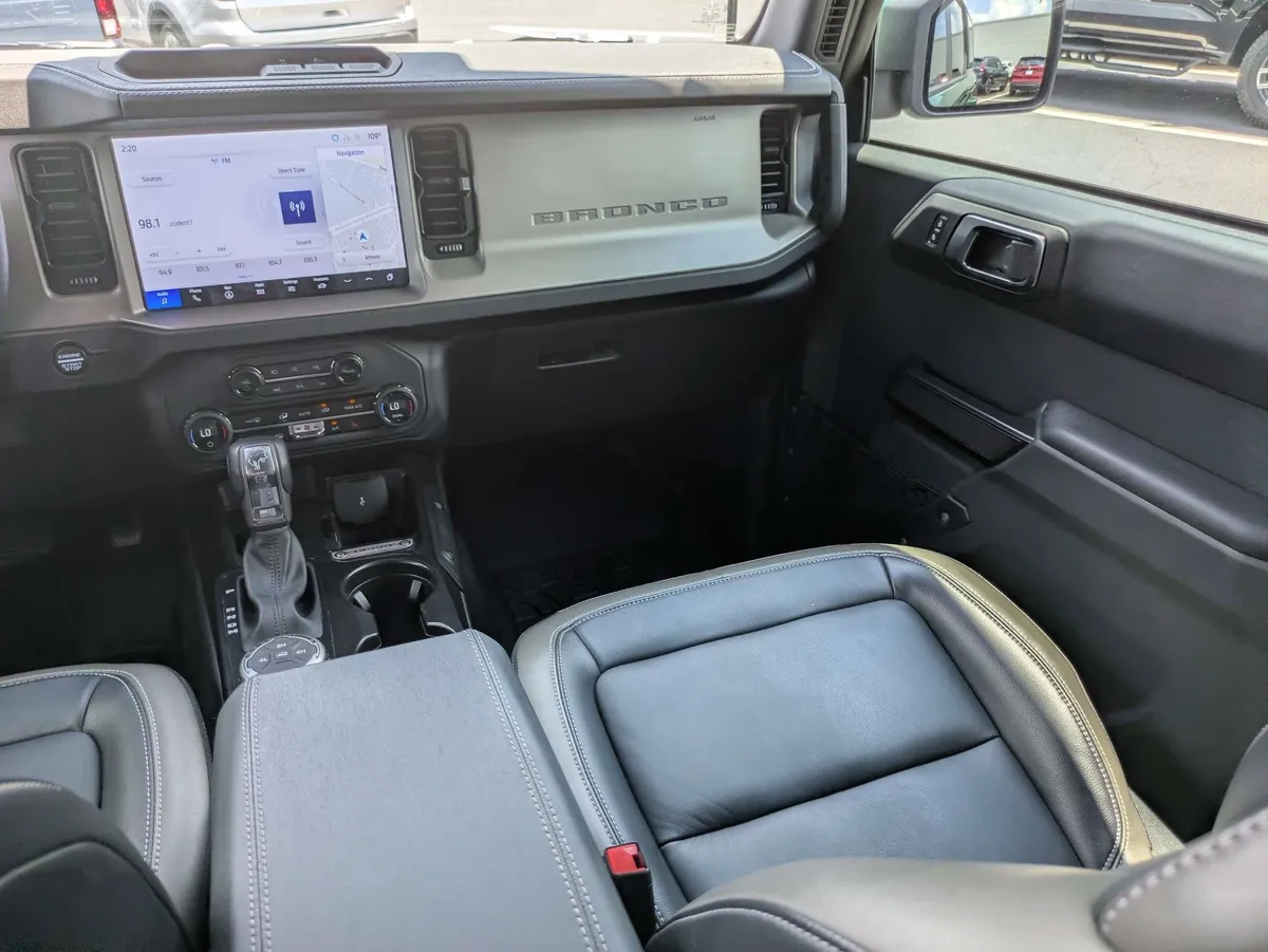 2025 Ford Bronco Outer Banks thumbnail 23
