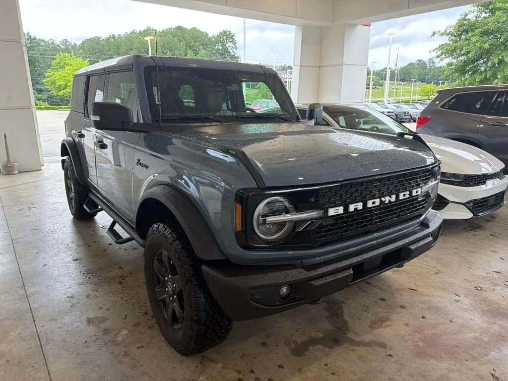 2025 Ford Bronco Outer Banks thumbnail 4