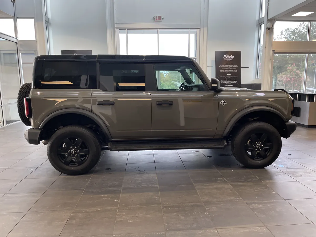 2025 Ford Bronco Outer Banks thumbnail 10