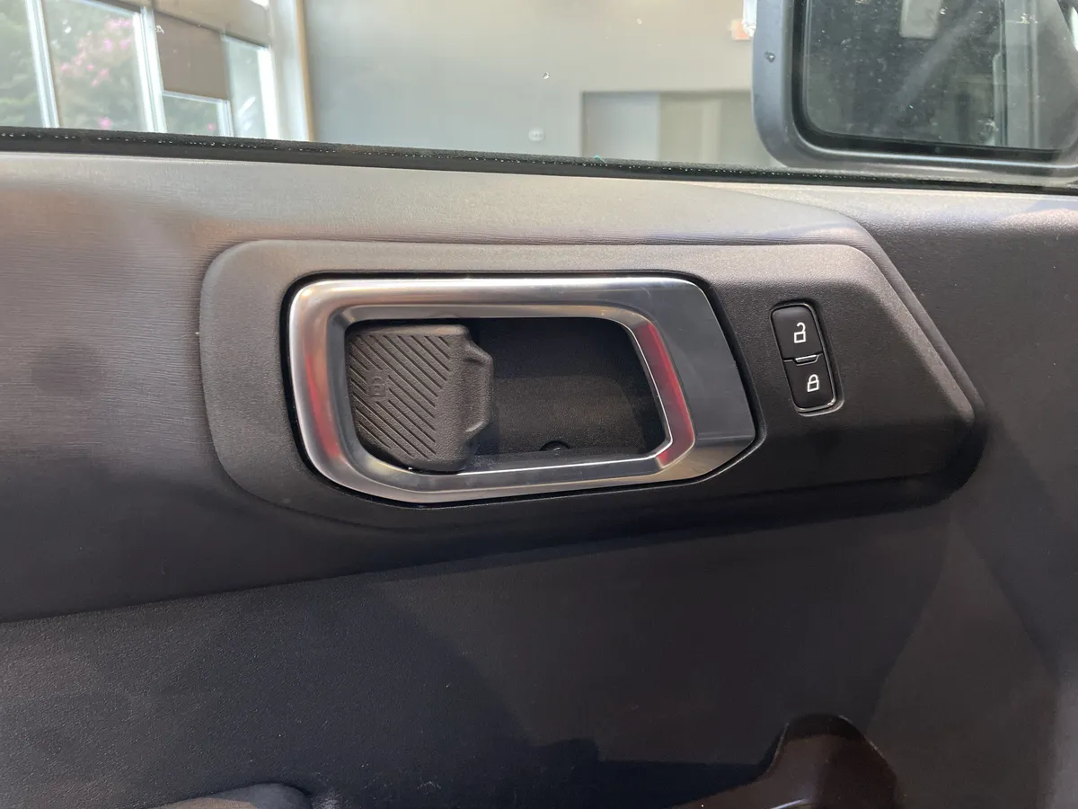 2025 Ford Bronco Outer Banks thumbnail 15