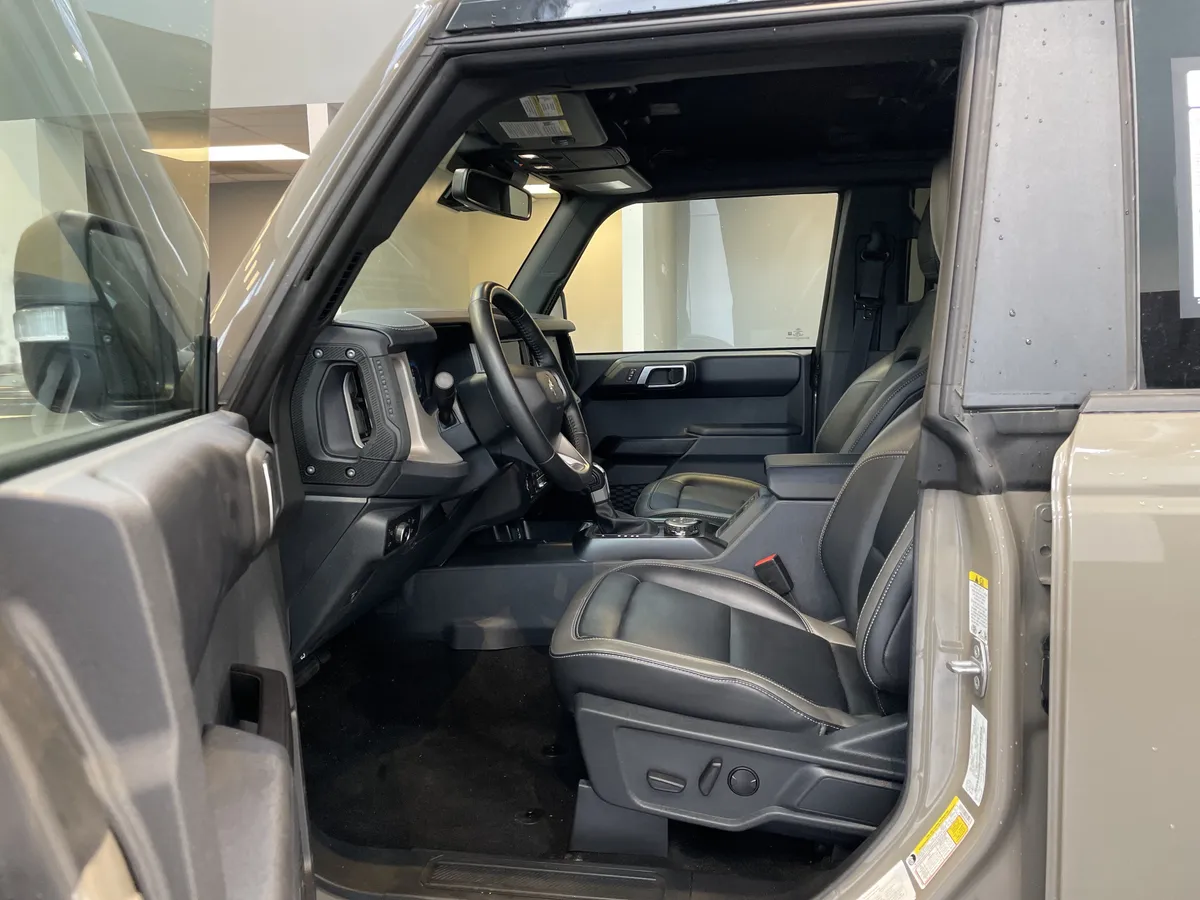 2025 Ford Bronco Outer Banks thumbnail 16