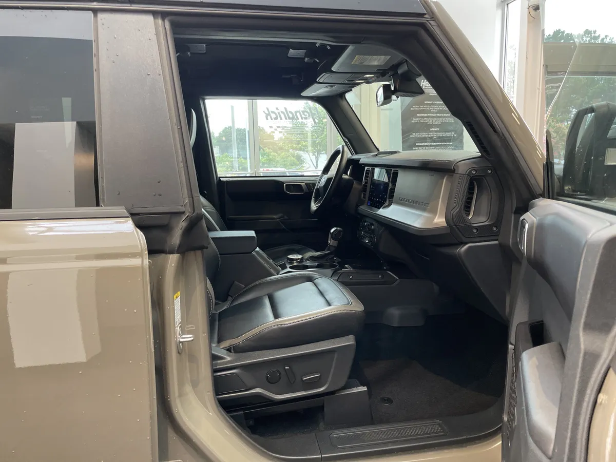 2025 Ford Bronco Outer Banks thumbnail 37