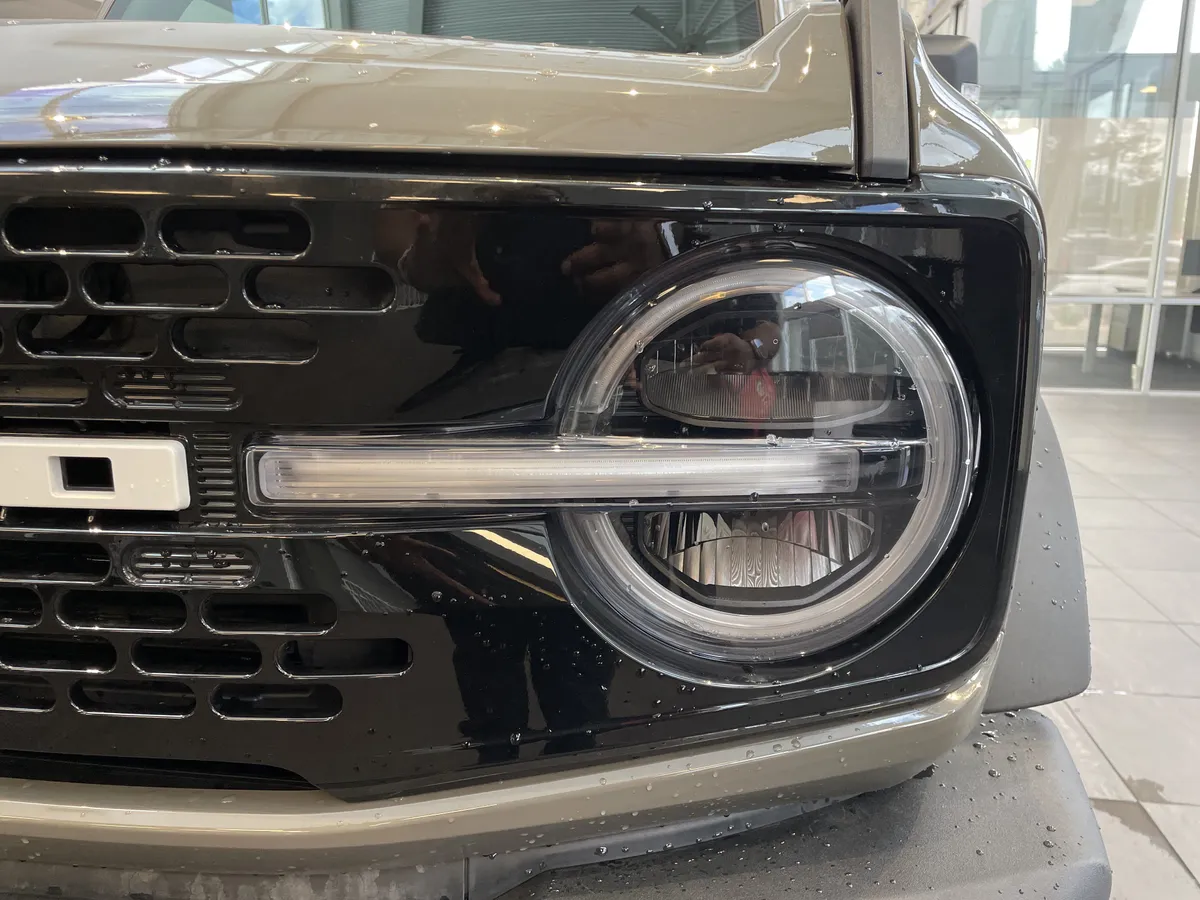 2025 Ford Bronco Outer Banks thumbnail 4
