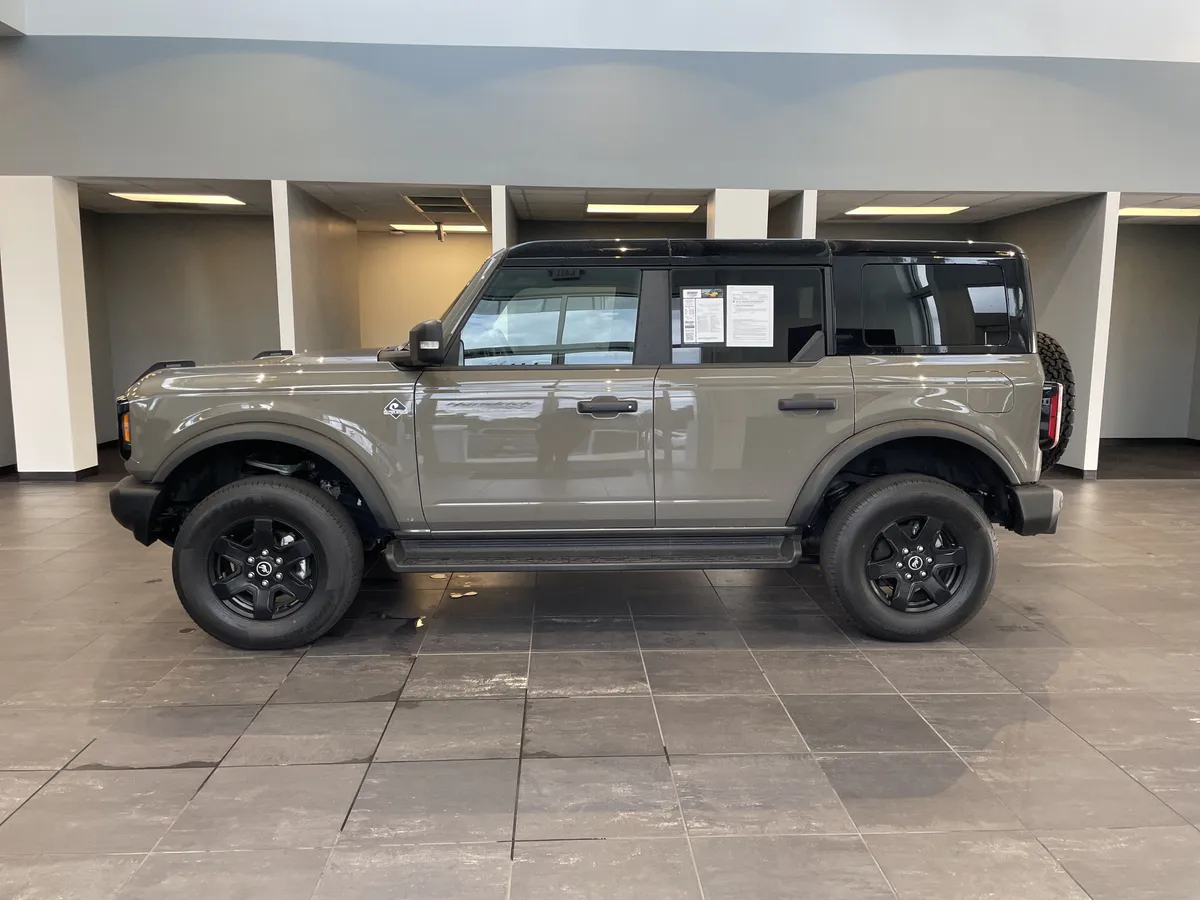 2025 Ford Bronco Outer Banks thumbnail 6