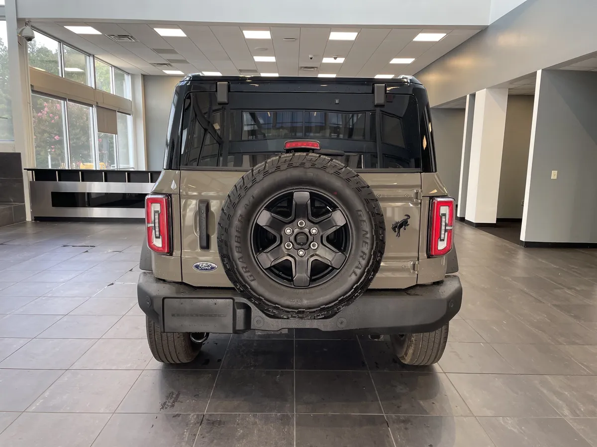 2025 Ford Bronco Outer Banks thumbnail 8