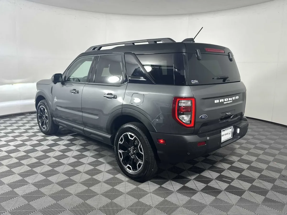 2025 Ford Bronco Sport Outer Banks thumbnail 10