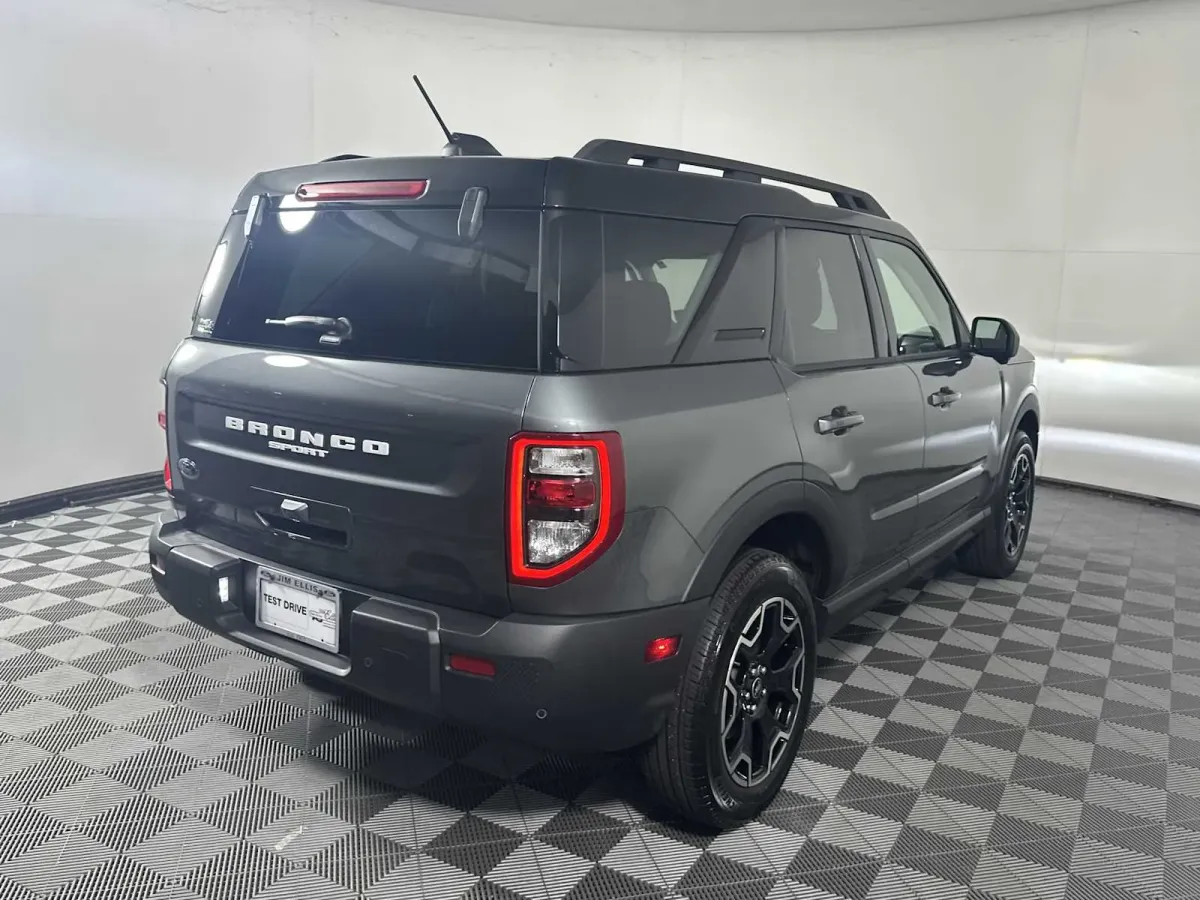 2025 Ford Bronco Sport Outer Banks thumbnail 12