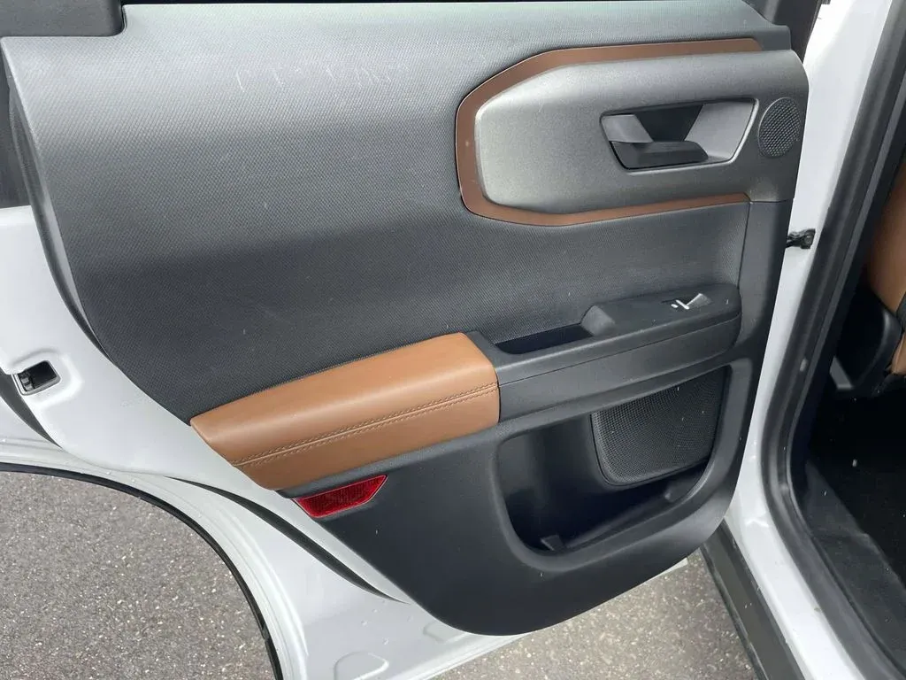 2025 Ford Bronco Sport Outer Banks thumbnail 11