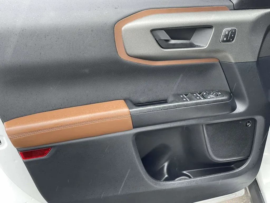 2025 Ford Bronco Sport Outer Banks thumbnail 14
