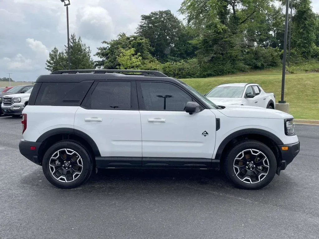 2025 Ford Bronco Sport Outer Banks thumbnail 2
