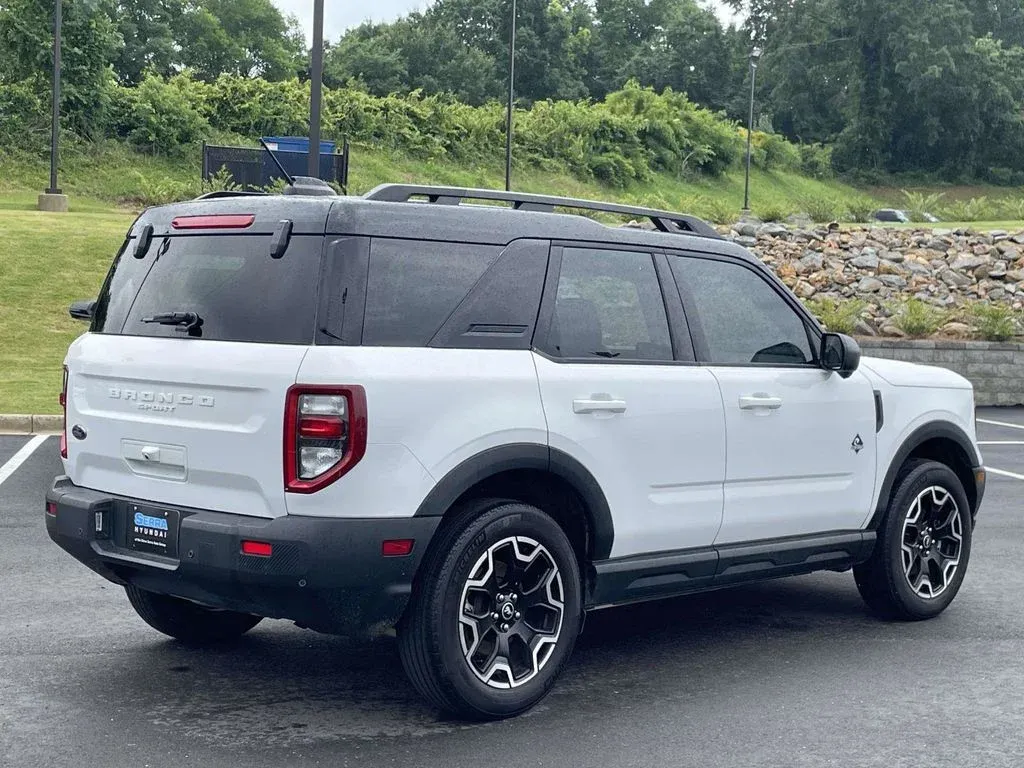 2025 Ford Bronco Sport Outer Banks thumbnail 3